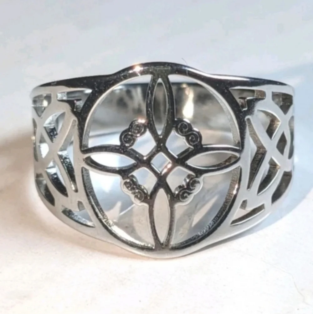 Silvery Stainless  steel Cutout Celtic-knot Style Ring Sz9